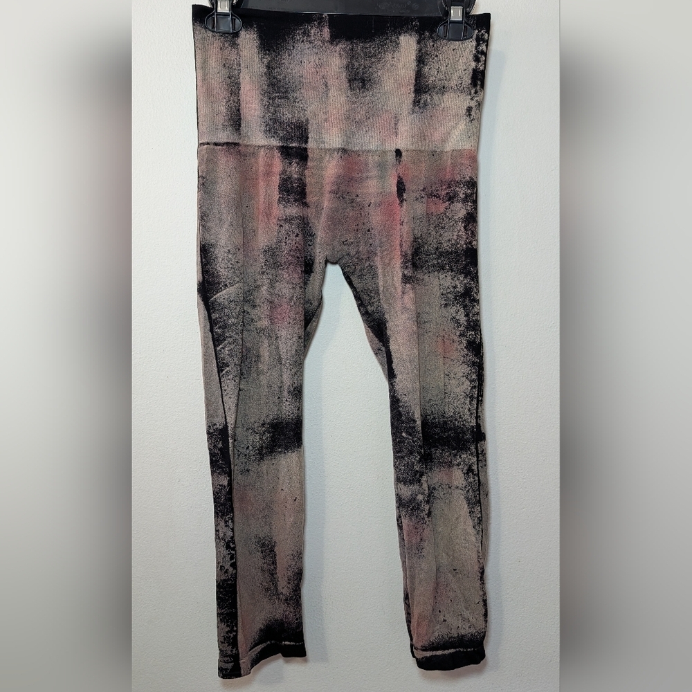 M. Rena Seamless Printed Leggings Black Tan Tummy Tuck Waistband Womens One Size